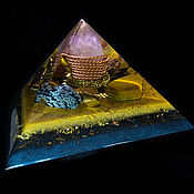 Orgongite pyramid with Kyanite