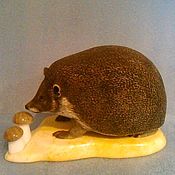 Для дома и интерьера handmade. Livemaster - original item Sculpture of a Hedgehog made of natural Ural ornamental stones Calcite. Handmade.