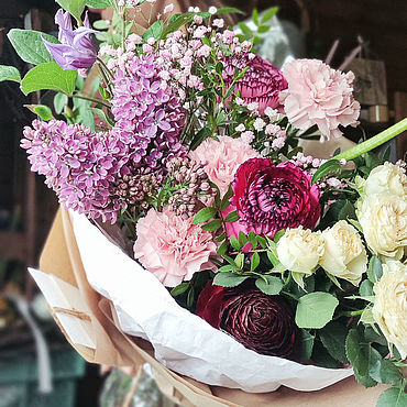 Красивые букеты из живых цветов – купить на Ярмарке Мастеров