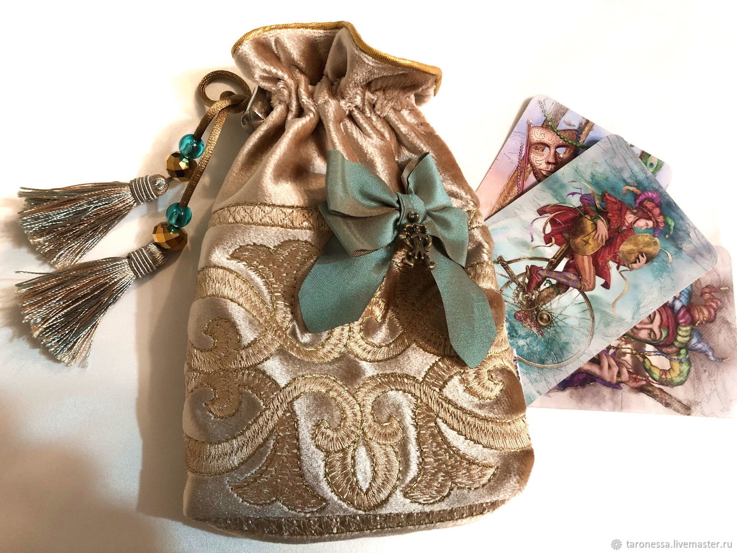 черный мешочек для таро. вышивки на мешочек для таро ручные. мешок для карт таро. мешочек для таро уэйта. мешочек для карт таро.