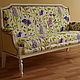 Мягкий удобный диванчик в классическом стиле  для гостиной, столовой или прихожей. С элементами ручной резьбы.