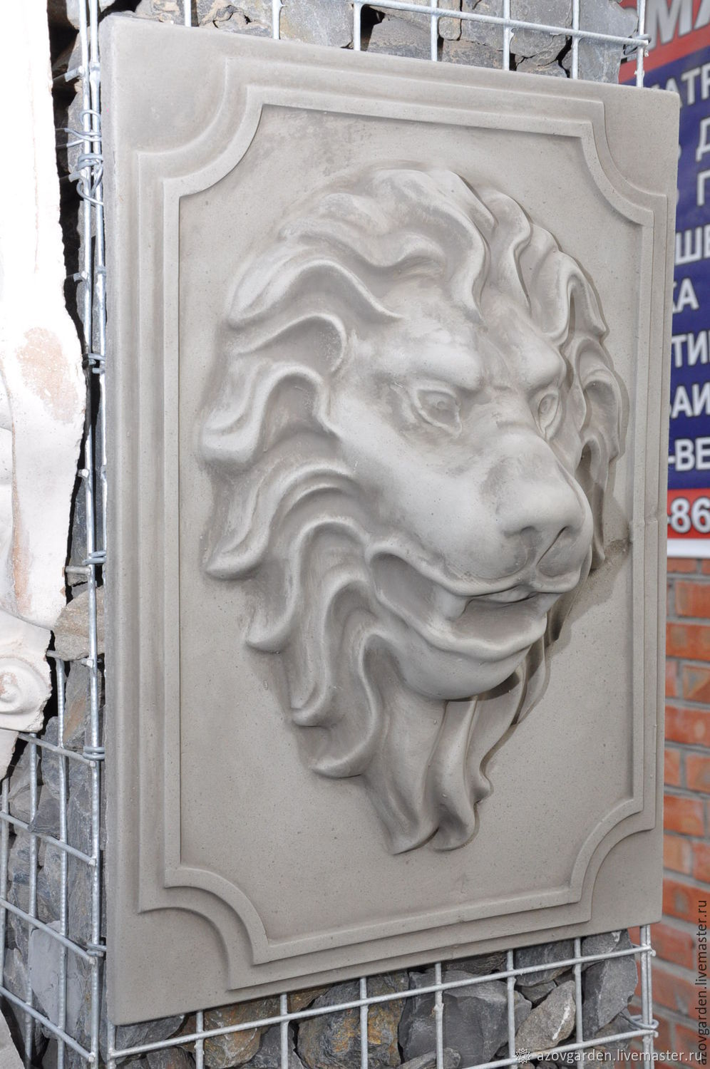 голова льва барельеф. барельеф из бетона забор. декоративная штукатурка барельеф. лепнина голова льва. барельеф сбоку.