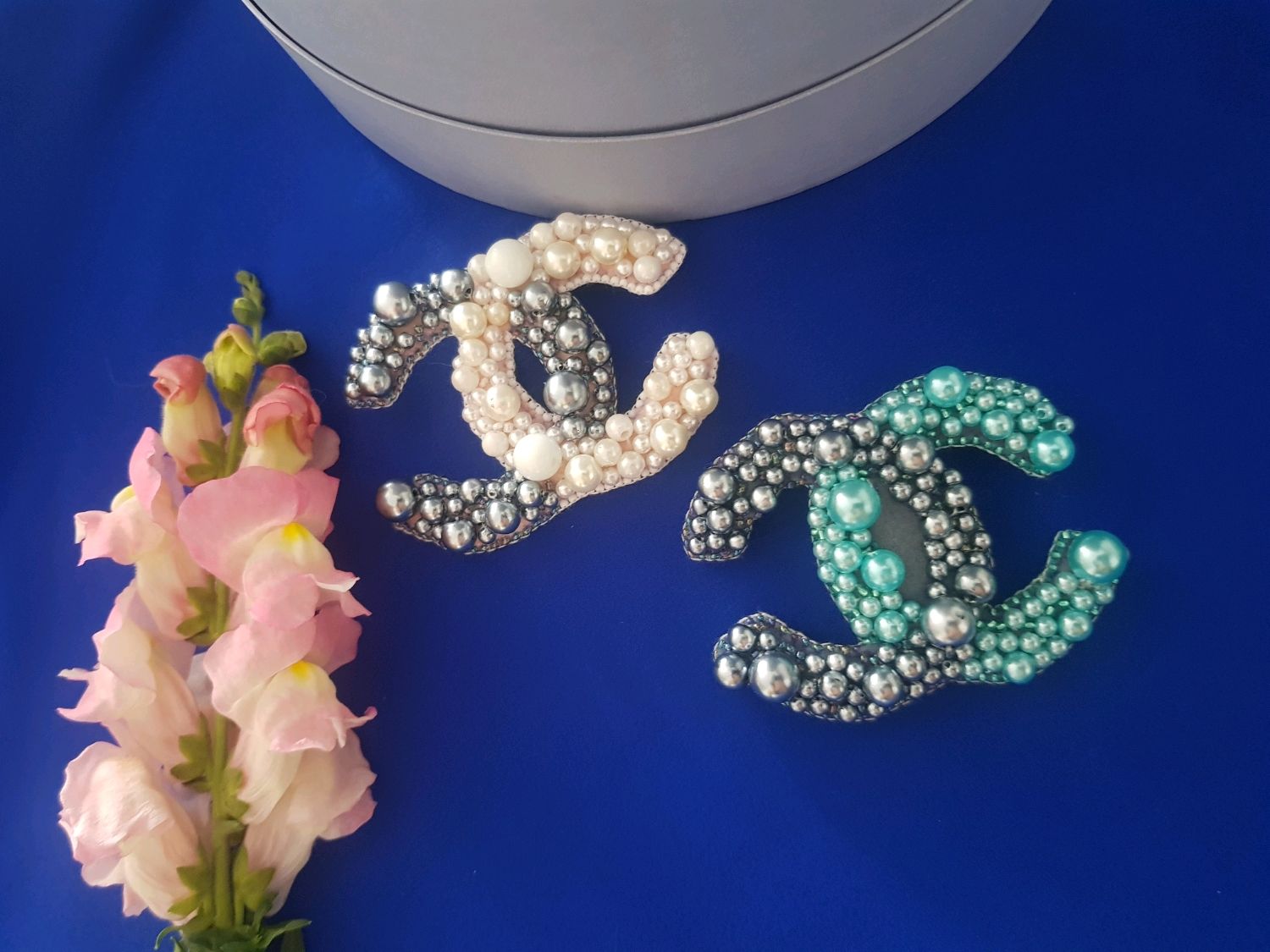 Брошь "знак Шанель " в интернет-магазине Ярмарка Мастеров по цене 550 ...