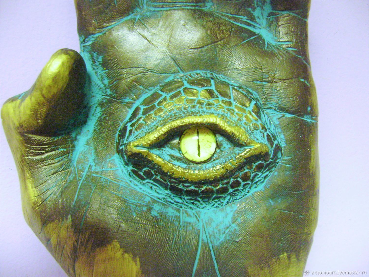 Желтые глаза рептилии арты11