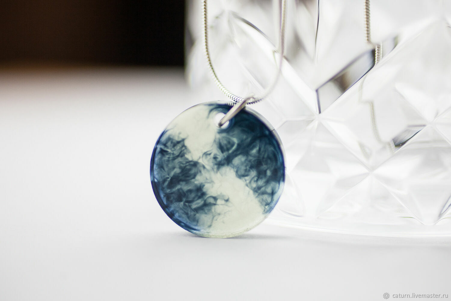 Кулон Туман (круг) в интернет-магазине на Ярмарке Мастеров | Кулон ...