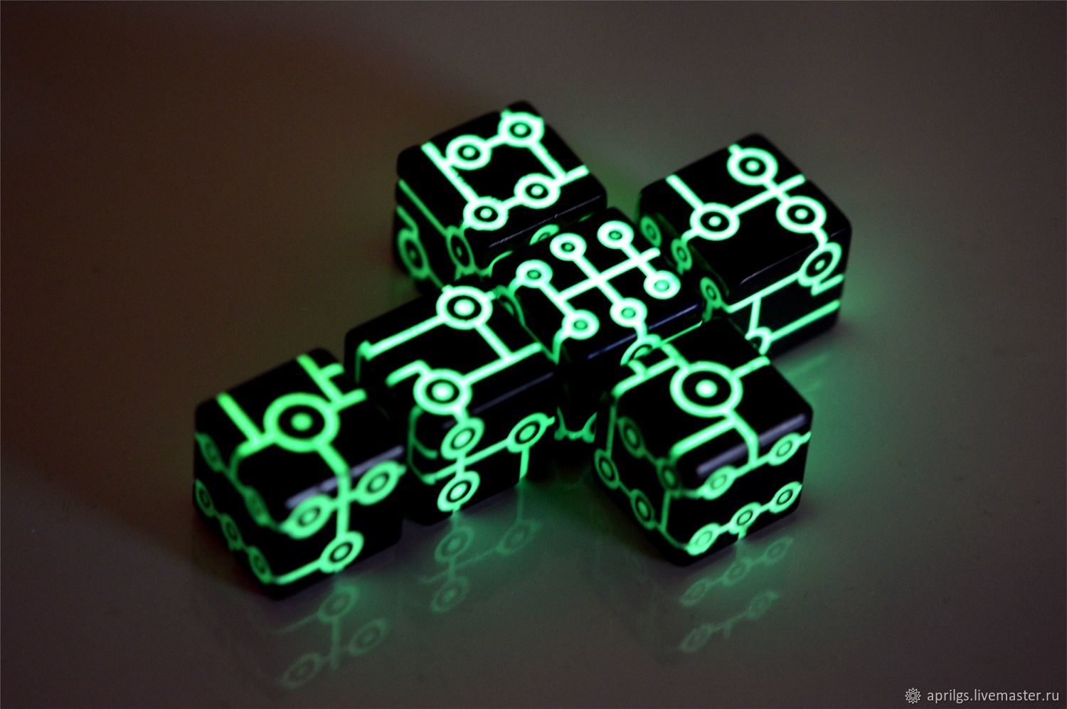 Светящиеся Tron Dice из сплава алюминия, 2 штуки в интернет-магазине  Ярмарка Мастеров по цене 2040 ₽ – REUU2RU | Настольные игры, Тольятти -  доставка по России