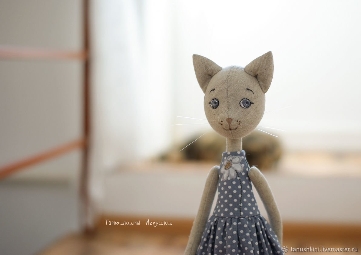 Кошечка в платье – игрушка своими руками