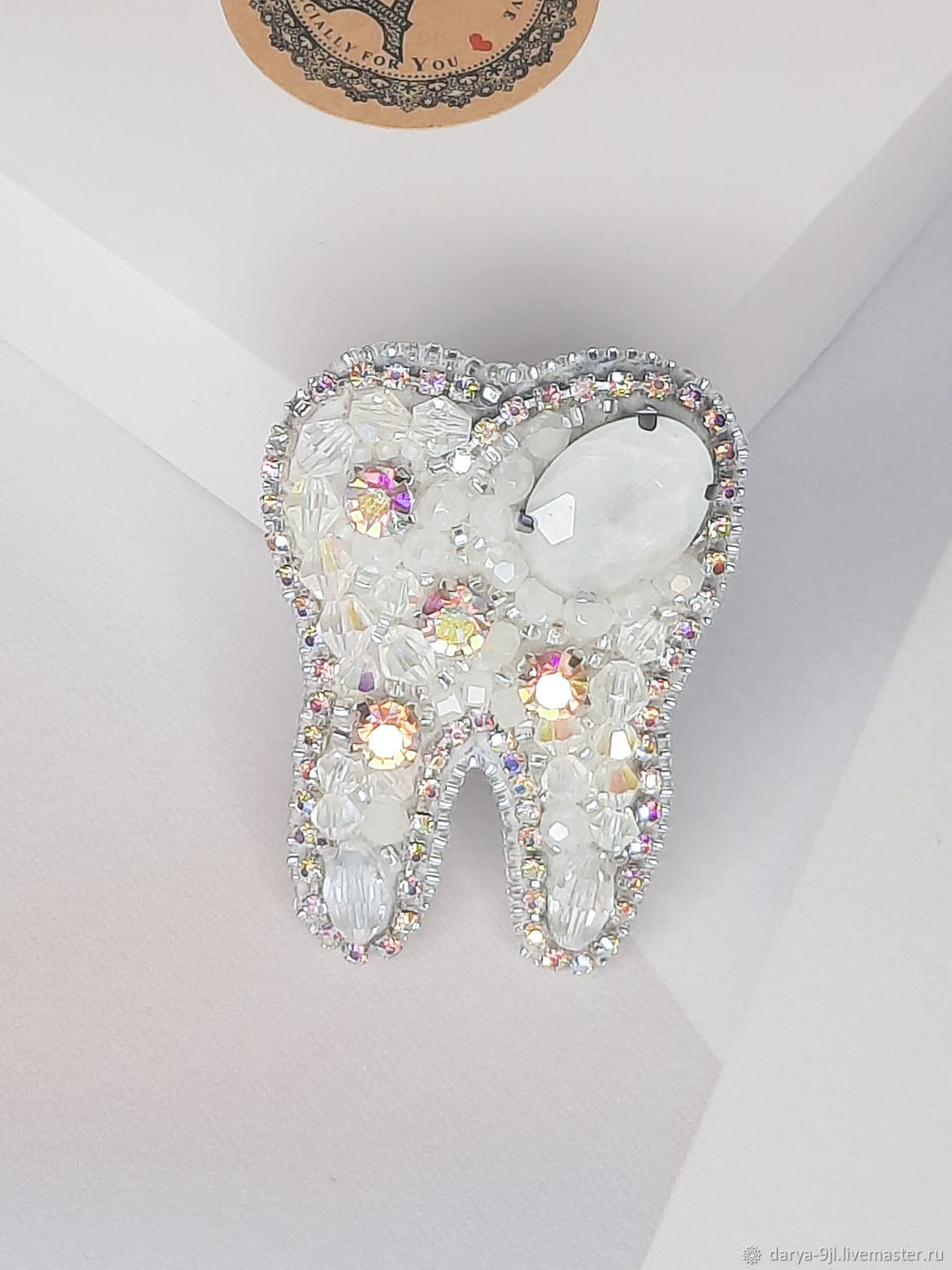 Брошь из бисера Зуб подарок для стоматолога в интернет-магазине Ярмарка Мастеров по цене 990 ₽ – SPE4SRU
