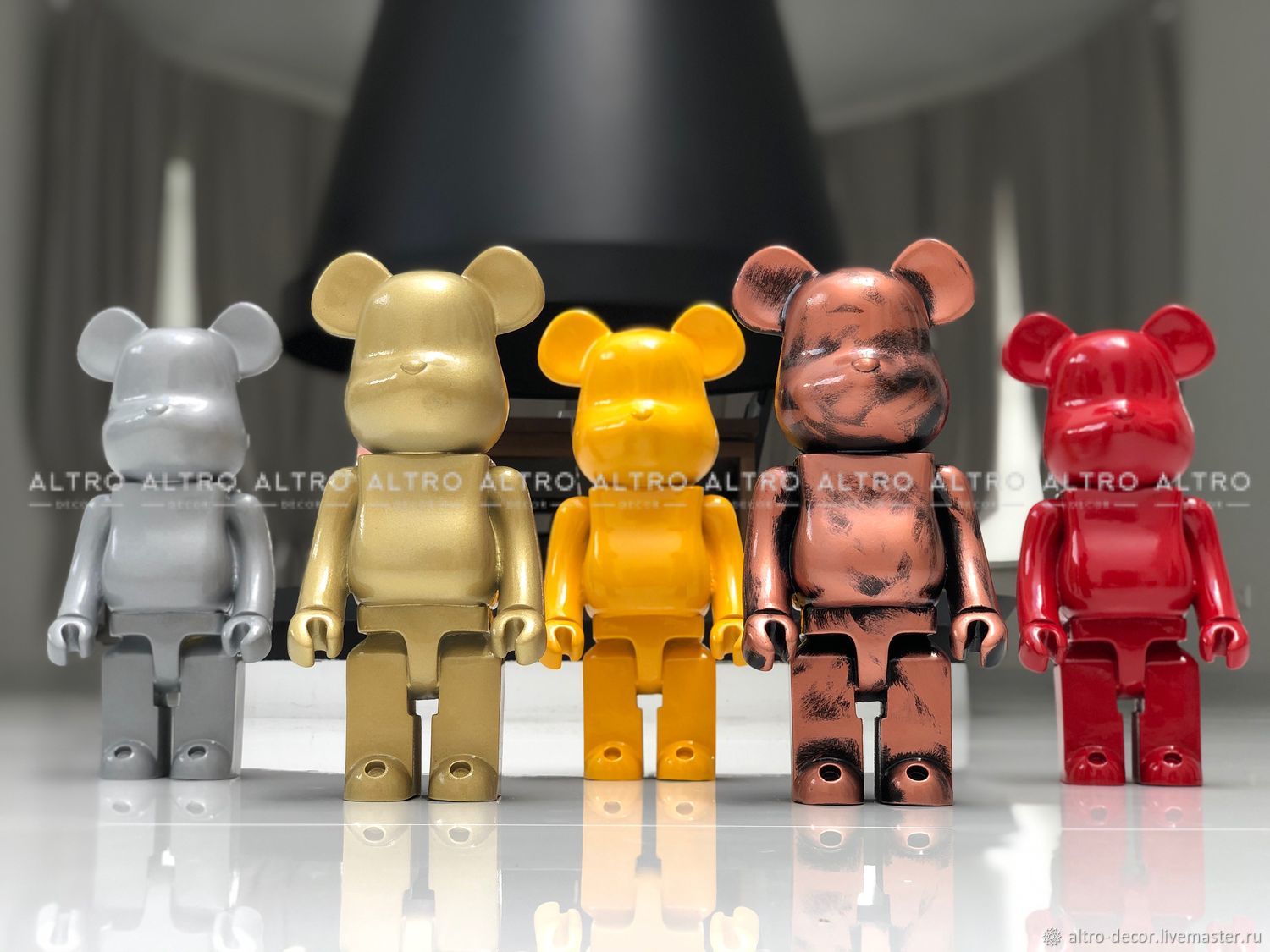 Обои bearbrick на стену