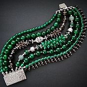 Women's choker made of variscite and caholong