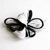 Украшения handmade. Livemaster - original item Automatic Hair Clip Contrast Flower Made of Leather Black and white Loops. Handmade.