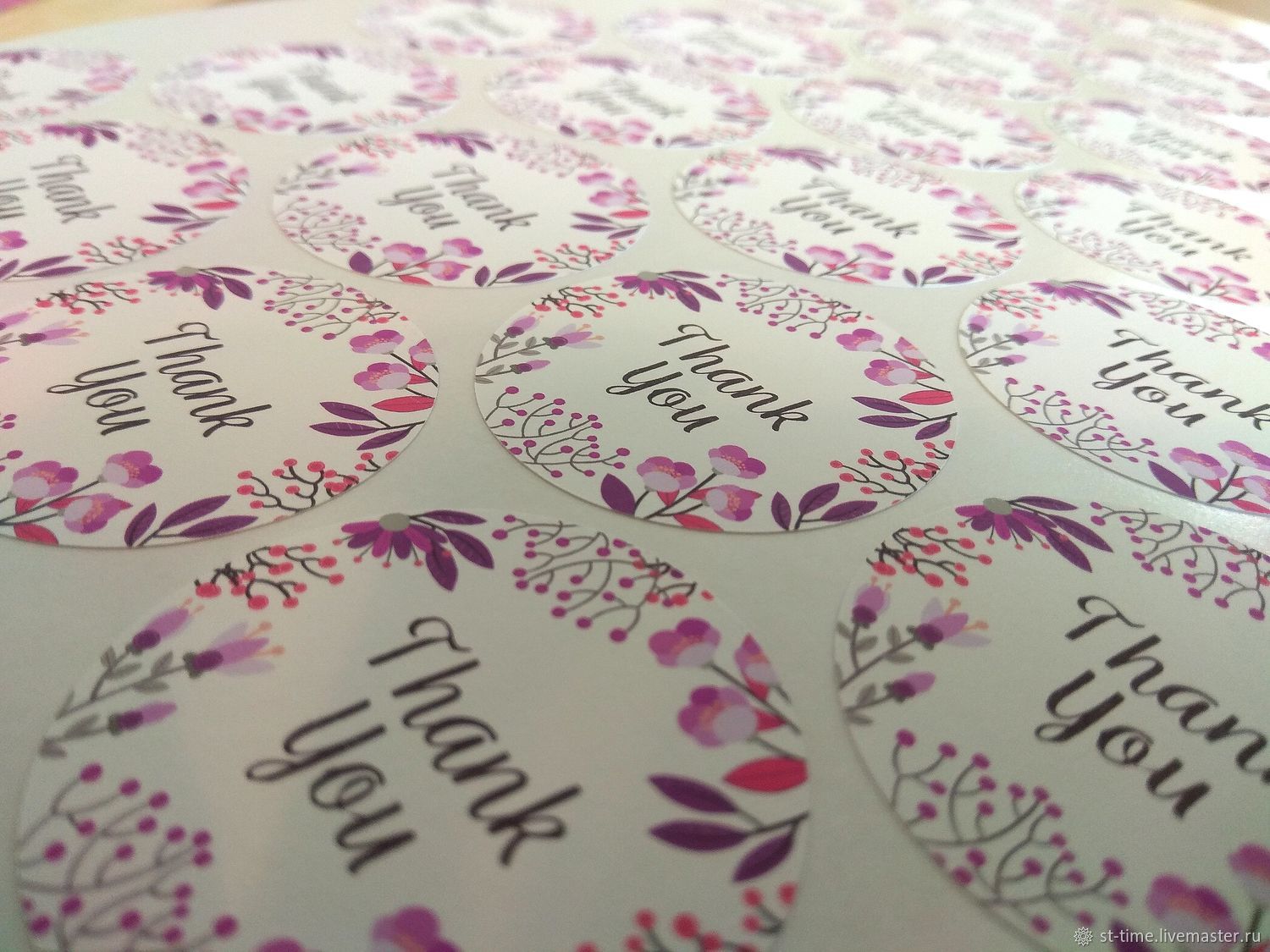 Типография краснодар. Label краснодар. Круглые стикеры наклейки. Печать на силиконовых лентах для нанесения логотипа. Пивзавод краснодар.