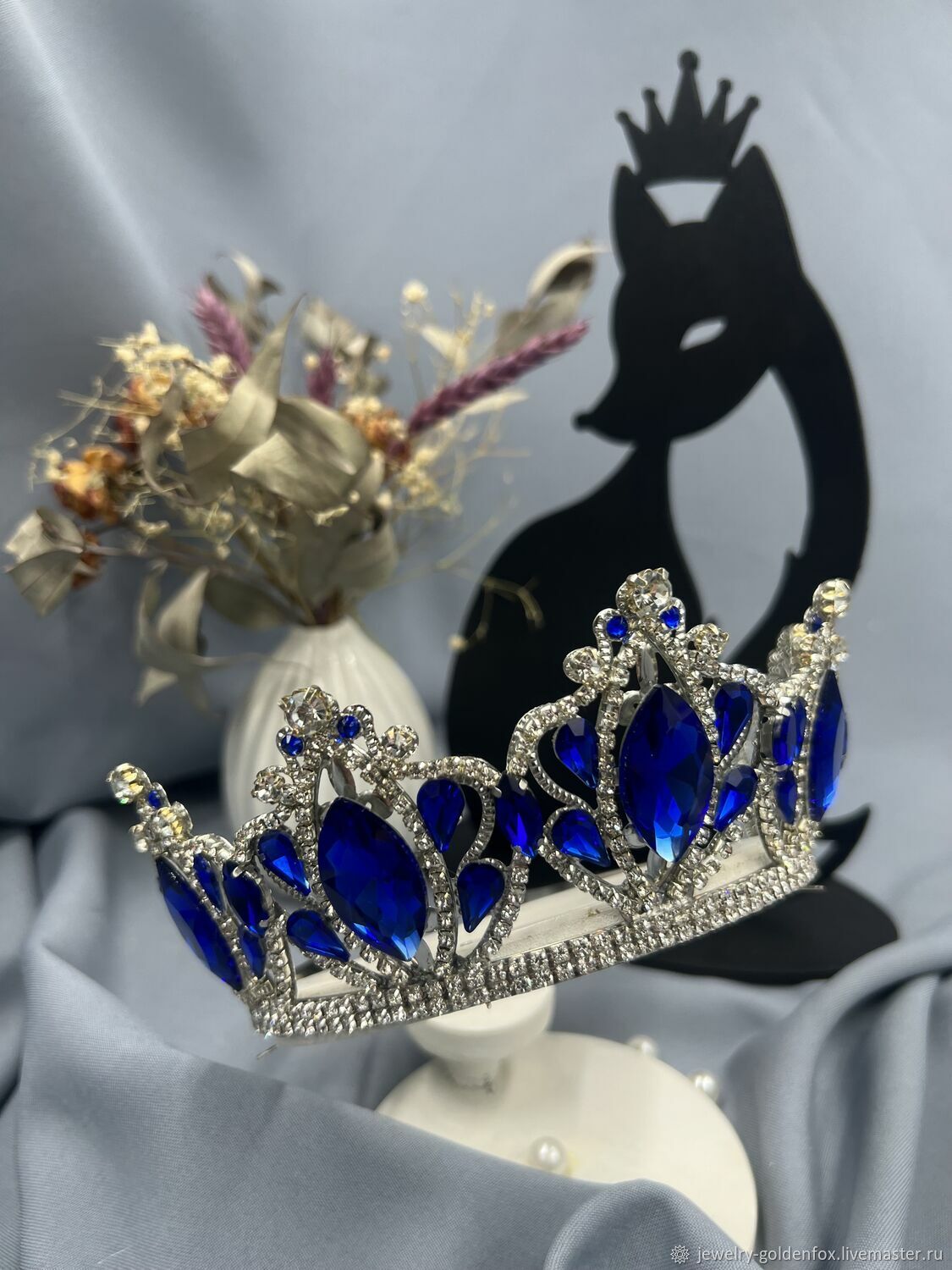 Корона украшение. Самодельные короны для красы. Бренд украшений с короной. Корона ростов на дону. Кокошник царевны лебедь.