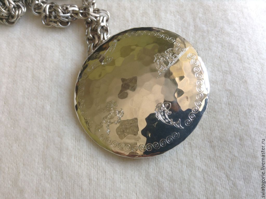 Зеркало шамана подвеска. Оберег шаманское зеркало. Шаманский амулет зеркало. Толи оберег. Шаманское зеркало толи серебро.