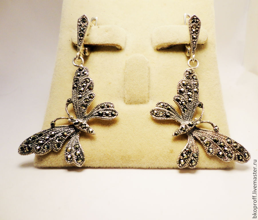Детские серебряные серьги-пусеты Бабочка голубая с эмалью c121649