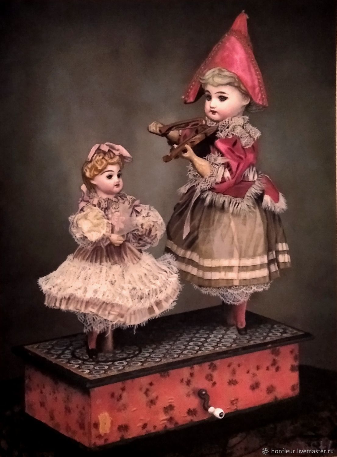 Doll musical box