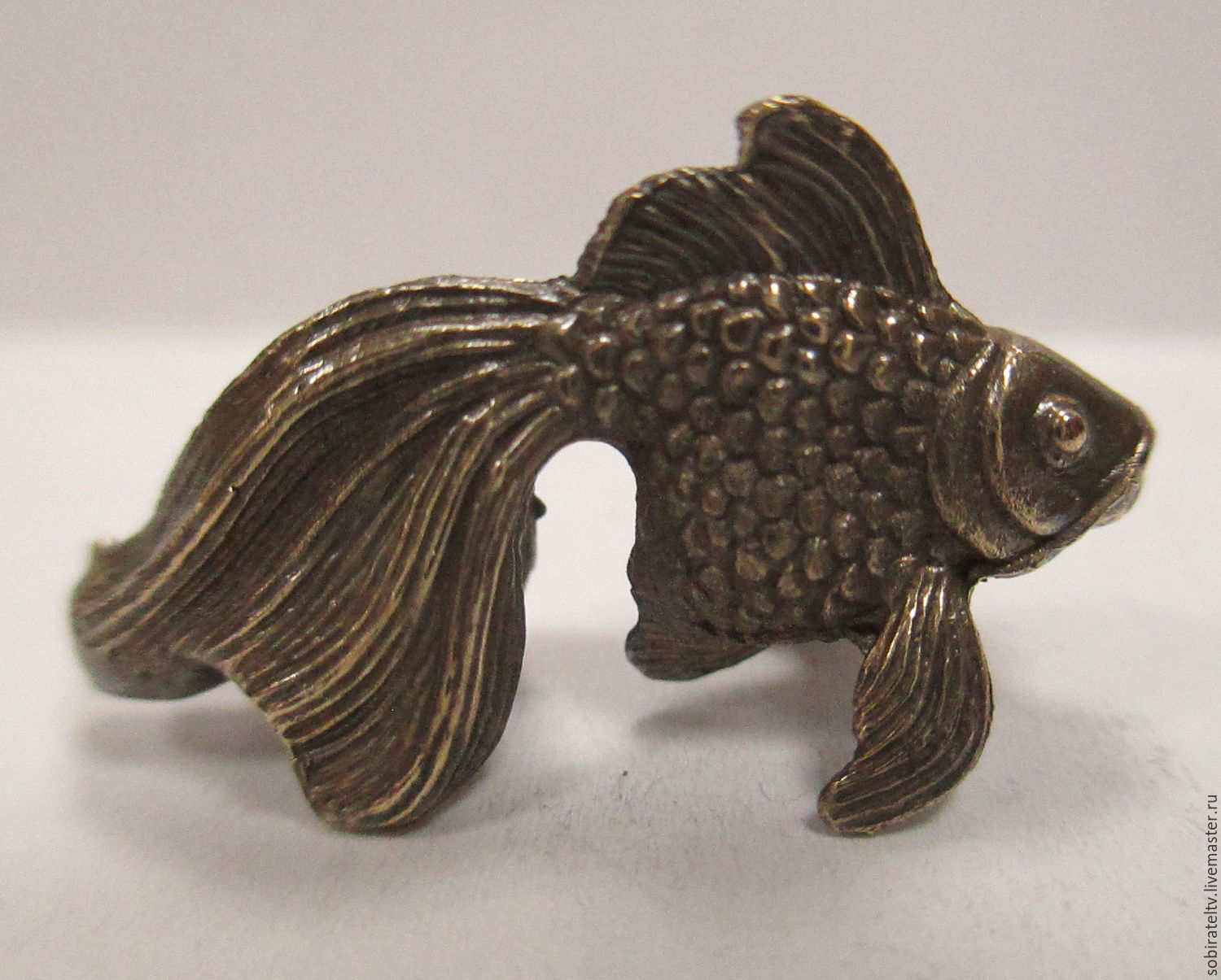 Золотая рыбка из бронзы