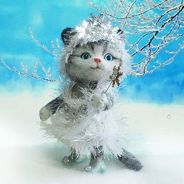 Кот в костюме снежинки. Таня снежинка. Таня снежинка. Афина концерта на 9 мая. Таня снежинка.