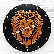 Для дома и интерьера handmade. Livemaster - original item Lion - king of beasts. Hand-painted wall clock. Handmade.