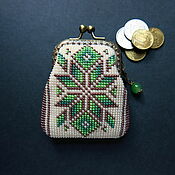 Сумки и аксессуары handmade. Livemaster - original item Coin holders: a coin purse made of beads with a green ornament. Handmade.