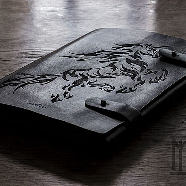 Канцелярские товары ручной работы. Ярмарка Мастеров - ручная работа Кожаная папка А4 Единорог. Handmade.