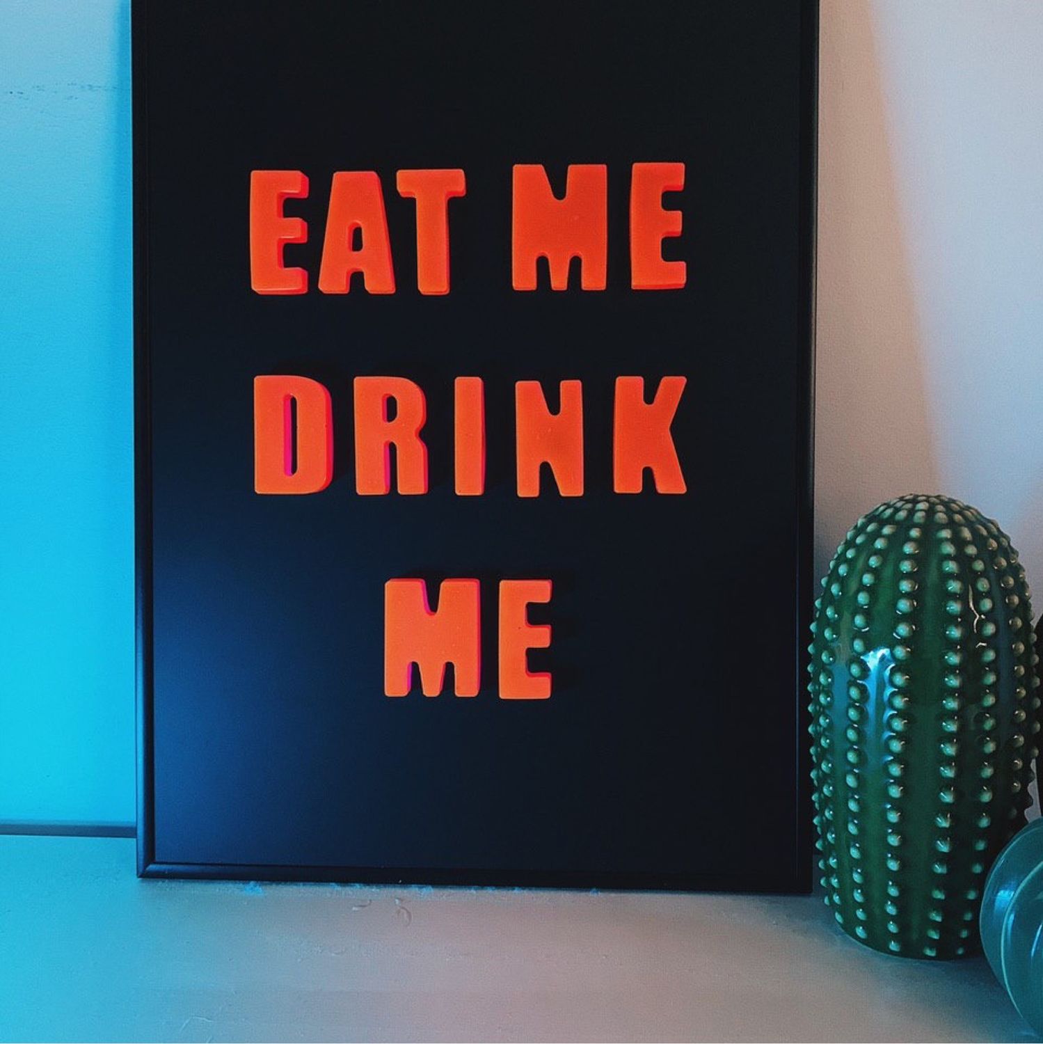 Eat me drink me. Светодиодная надпись eat Drink Love. Eat me купить. Надпись eat, Drink give thanks купить. Kill me and eat me xazanity.