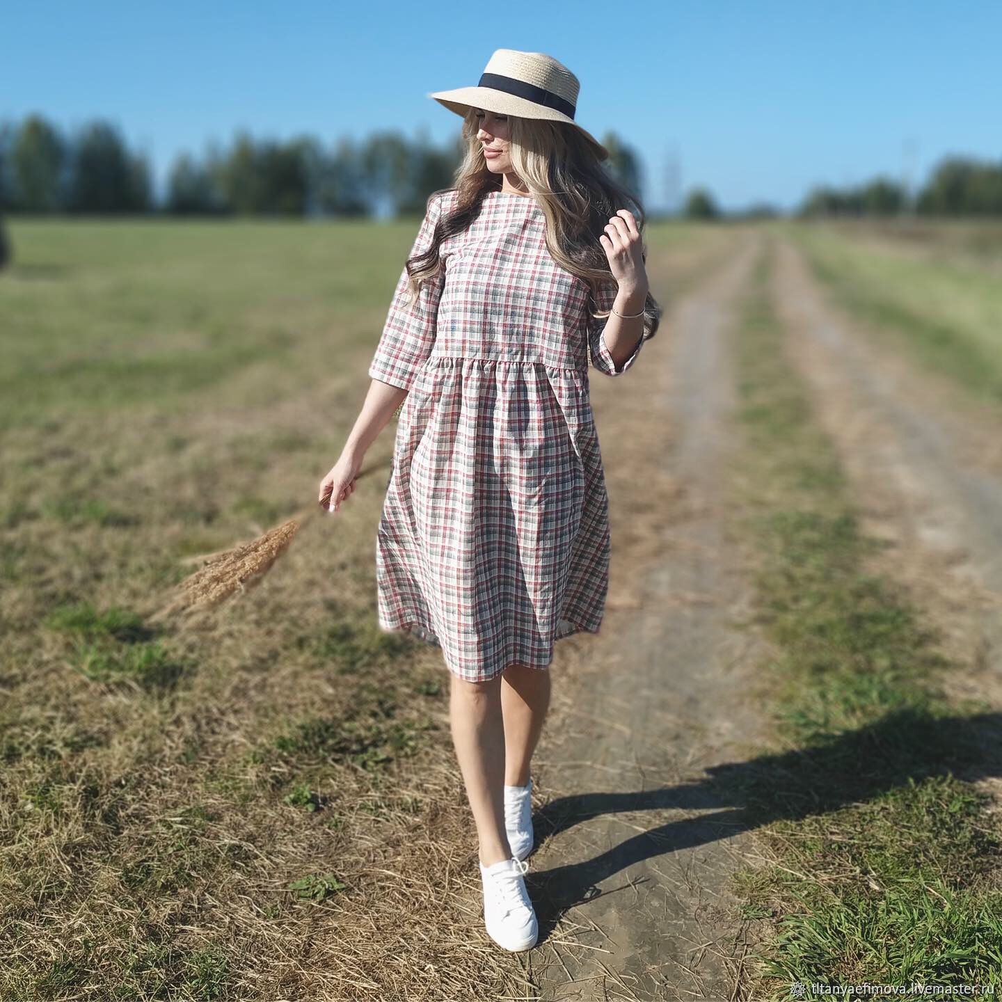 Бохо клетка. Бохо в клетку. Сарафан бохо для полных женщин. Юбка в клетку в стиле бохо. Стиль в платье клетка.