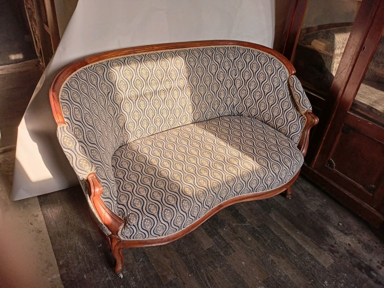 Антикварный диван , канапе, стиль Рококо Очень редкий в интернет-магазинеЯрмарка Мастеров по цене 110000 ₽ – TCWYMRU