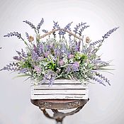 Цветочная композиция: Цветы в гипсовой вазе
