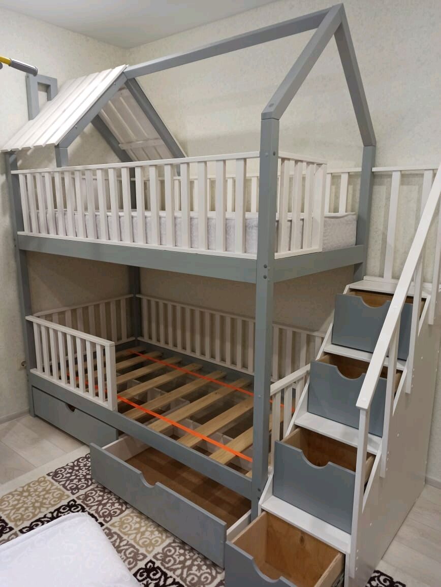 Кровать с лестницей взрослая одноярусная