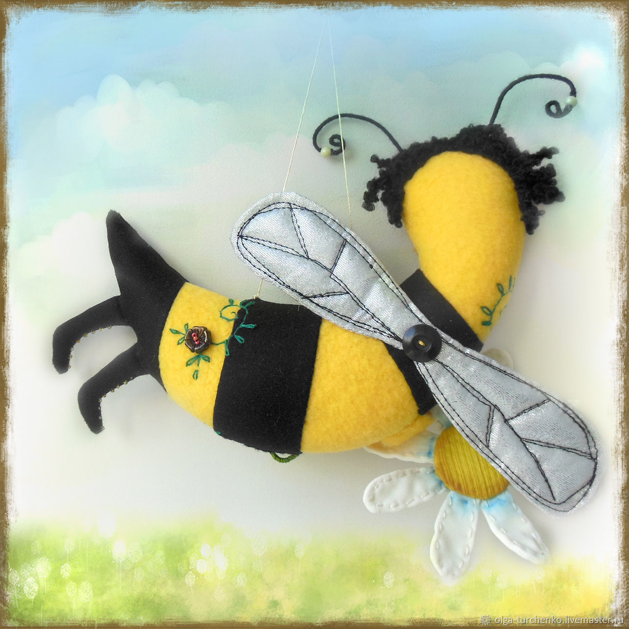 Куколка пчелы