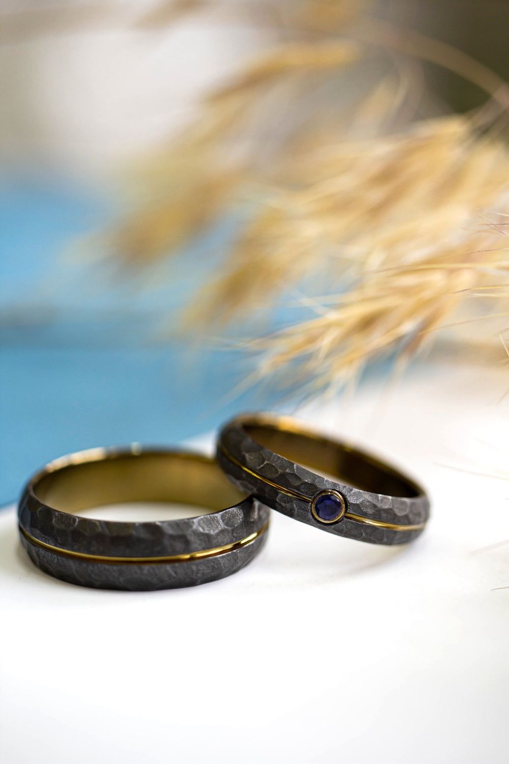 Обручальные кольца с камнем. Графитовые (чёрные) кольца из титана в интернет-магазине Ярмарка Мастеров по цене 14000 ₽ – MO4V8RU