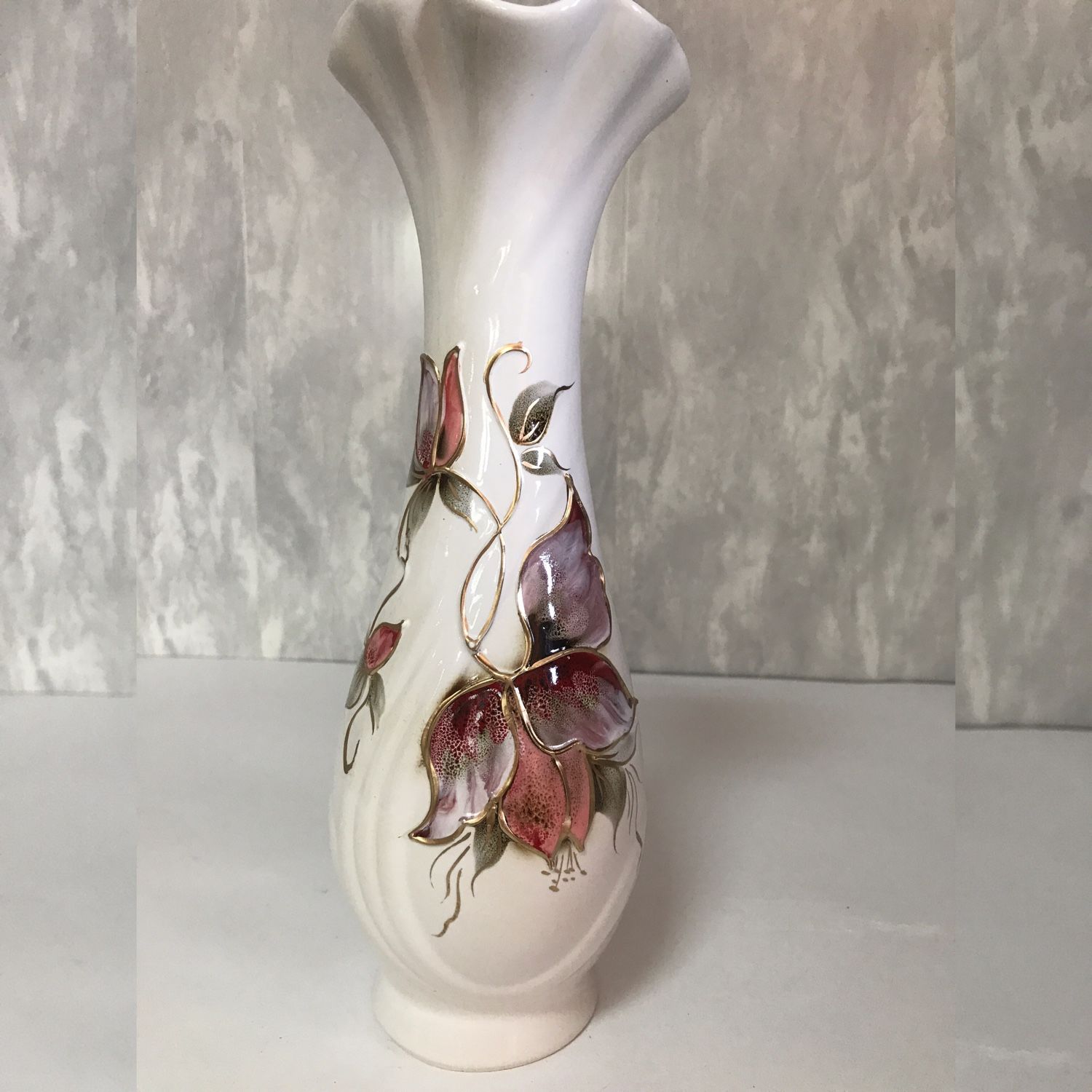 Декоративная вазочка. Вазы для цветов. Необычная ваза для цветов. Напольная ваза. Керамические вазочки.