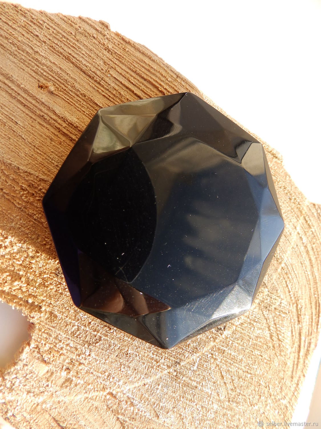 Черный драгоценный камень