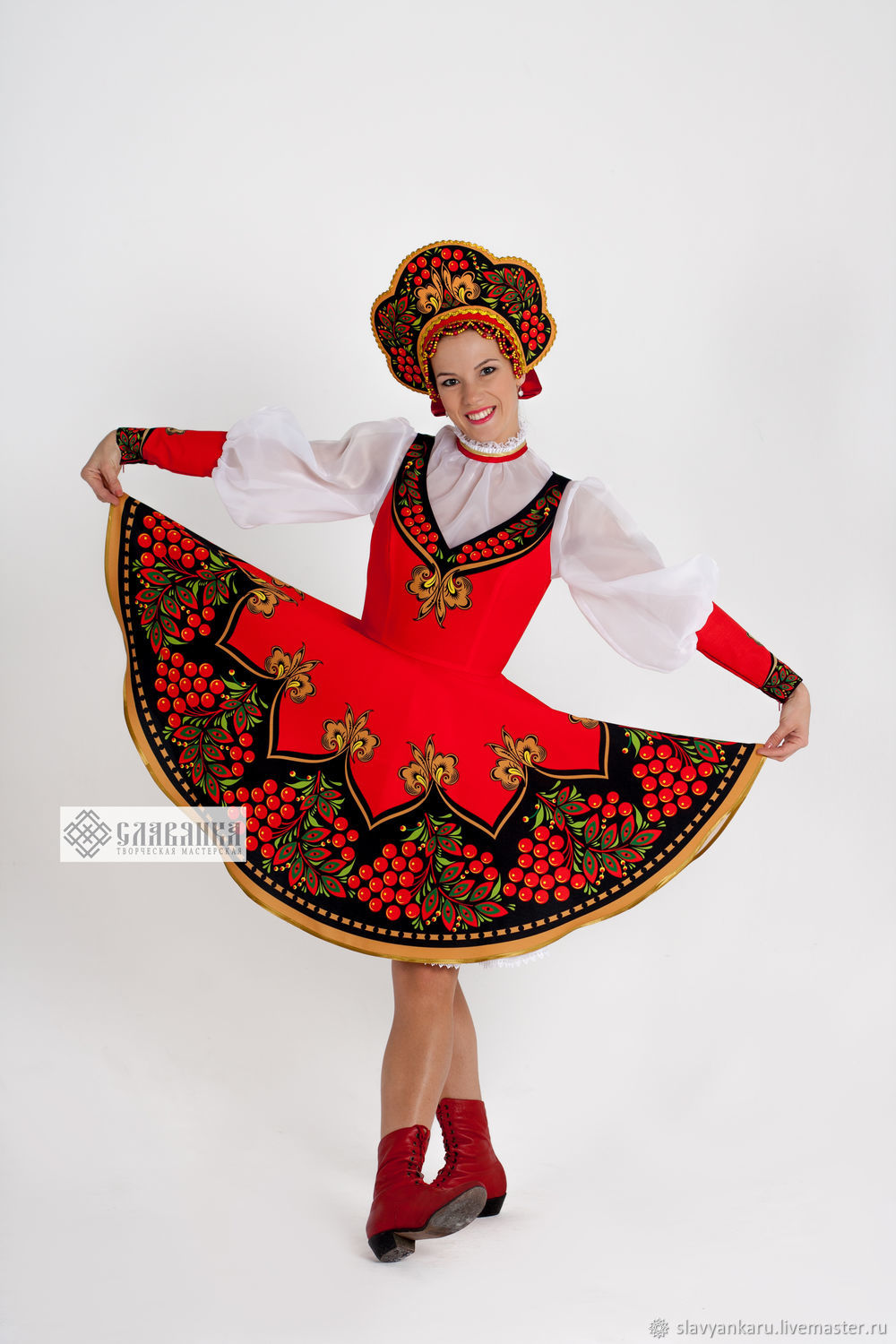 Русский народный танцевальный костюм женский