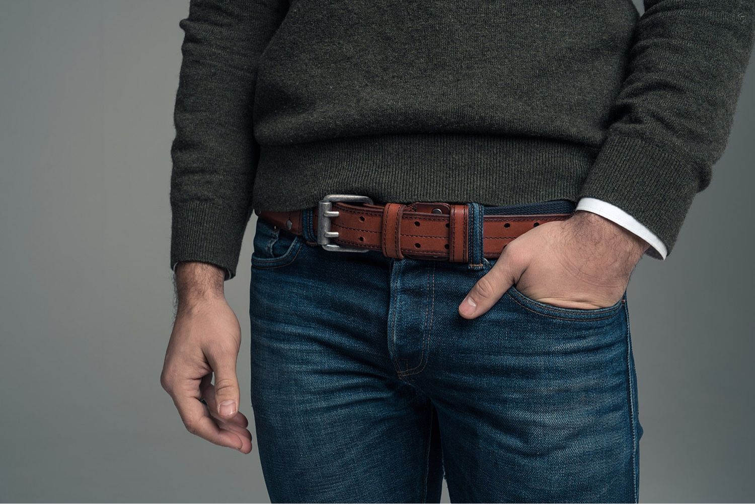 Как правильно вставить ремень в мужские брюки