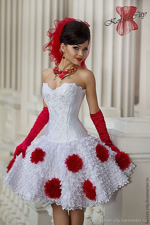 Платья с корсетом белое с красным
