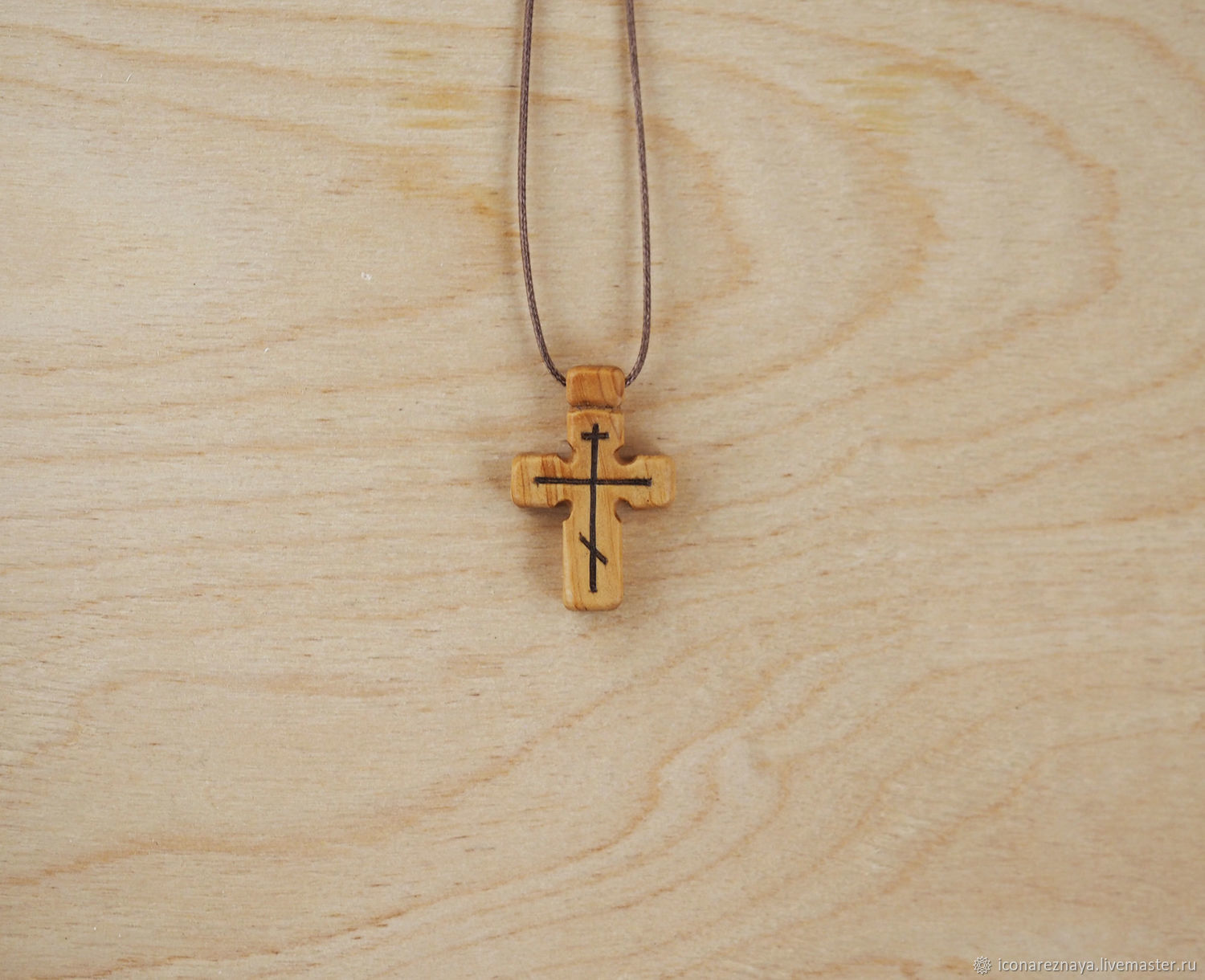 Православные нательные деревянные. Деревянный крестик. Крест нательный деревянный. Крестик православный деревянный. Крестик деревянный нательный православный.