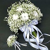 Букет невесты из белых роз и сиреневой фрезии