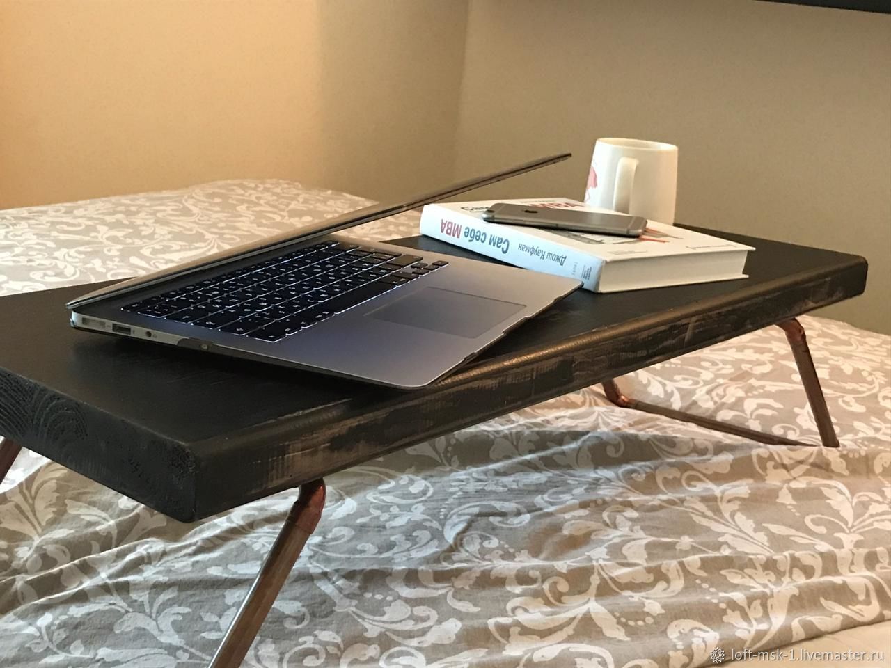 красивый столик для ноутбука