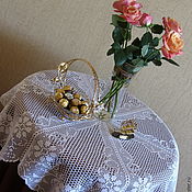 Салфетка-скатерть "Венок нежных роз"