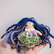 Кукла с голубыми волосами текстильная