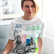 Женская футболка с росписью " Пушистый гремлин"