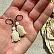 Сережки с Буддой и лунным камнем на английском замке, сережки с камнем. Серьги классические. Ключ и ворона. Украшения Эльвиры По.. Ярмарка Мастеров.  Фото №4