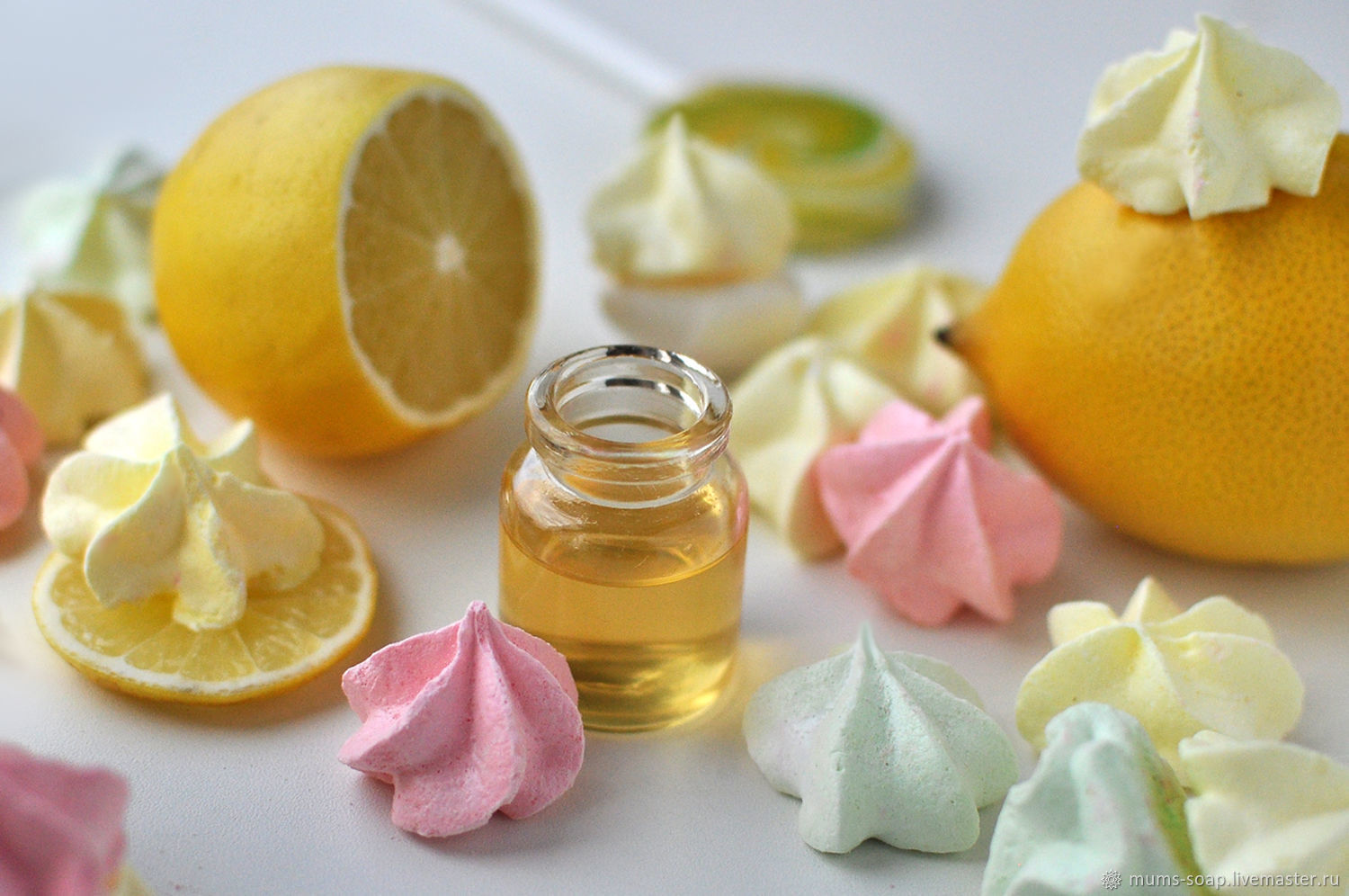 Туалетная вода лимон. Лимонная меренга. Лимонный Парфюм. Лимонные духи в форме лимона. Лимонные духи со шляпкой.