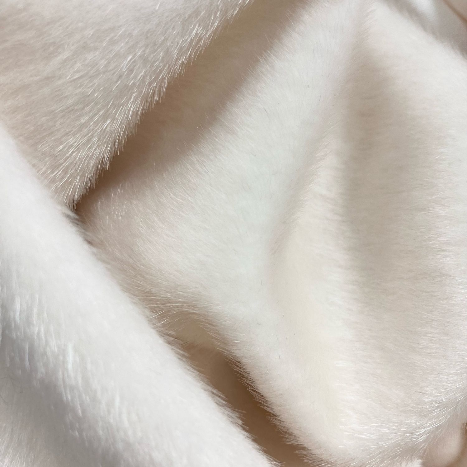 Сайт искусственного меха. Искусственный мех норка. Клеевой искусственный мех. Белый искусственный мех. Шиншилла искусственный мех кэмел.