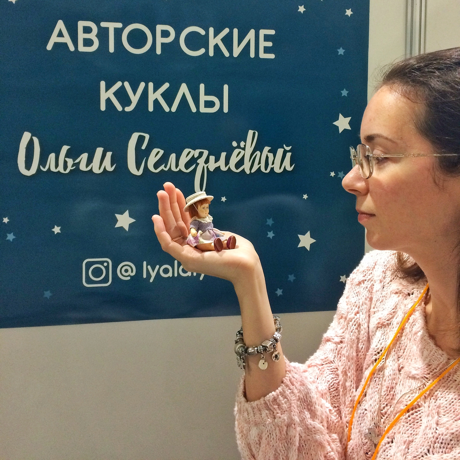 Моя крошка на ладошке.