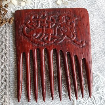 Гребень "Морской конь" деревянный резной, падук. . Сувениры и подарки ручной работы - Ярмарка Мастеров Сувениры и подарки ручной работы. Ярмарка Мастеров - ручная работа Гребень "Морской конь" деревянный резной, падук. Handmade.