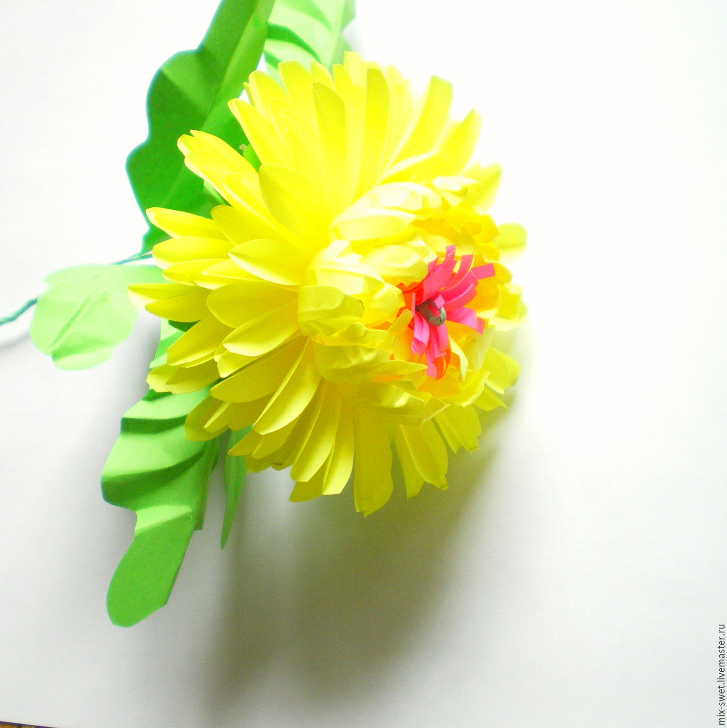 Master class on making flowers from corrugated paper Master class on making flowers from corrugated paper