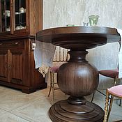 Круглый обеденный стол из массива дерева Диана